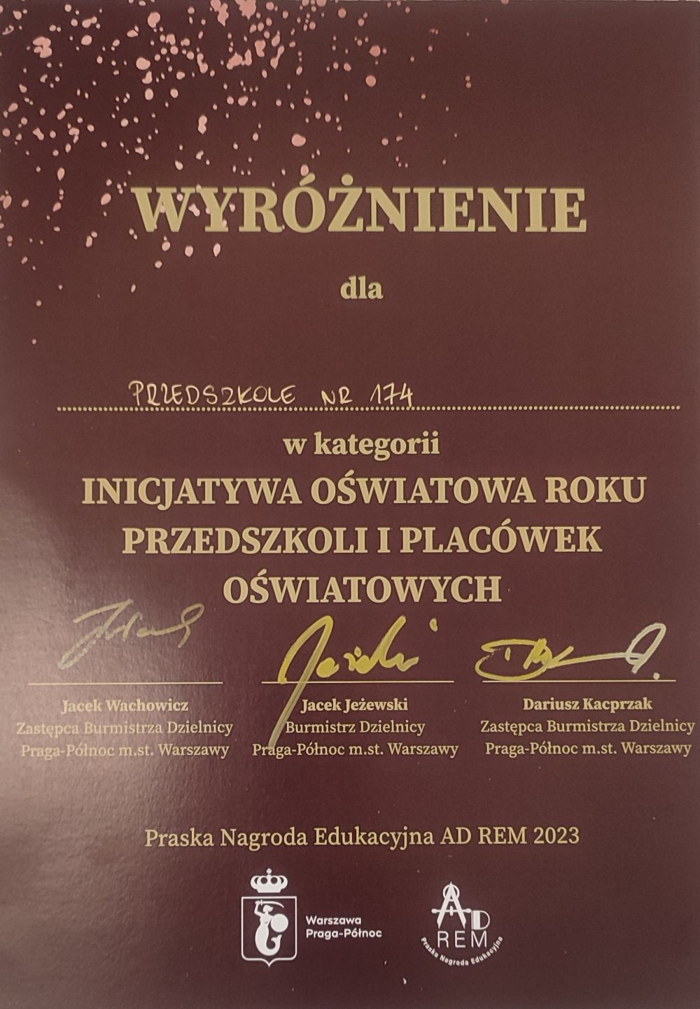 Dyplom wyróżnienia w dla przedszkola 174 w kategorii Inicjatywa Oświatowa Roku Przedszkoli i placówek oświatowych 